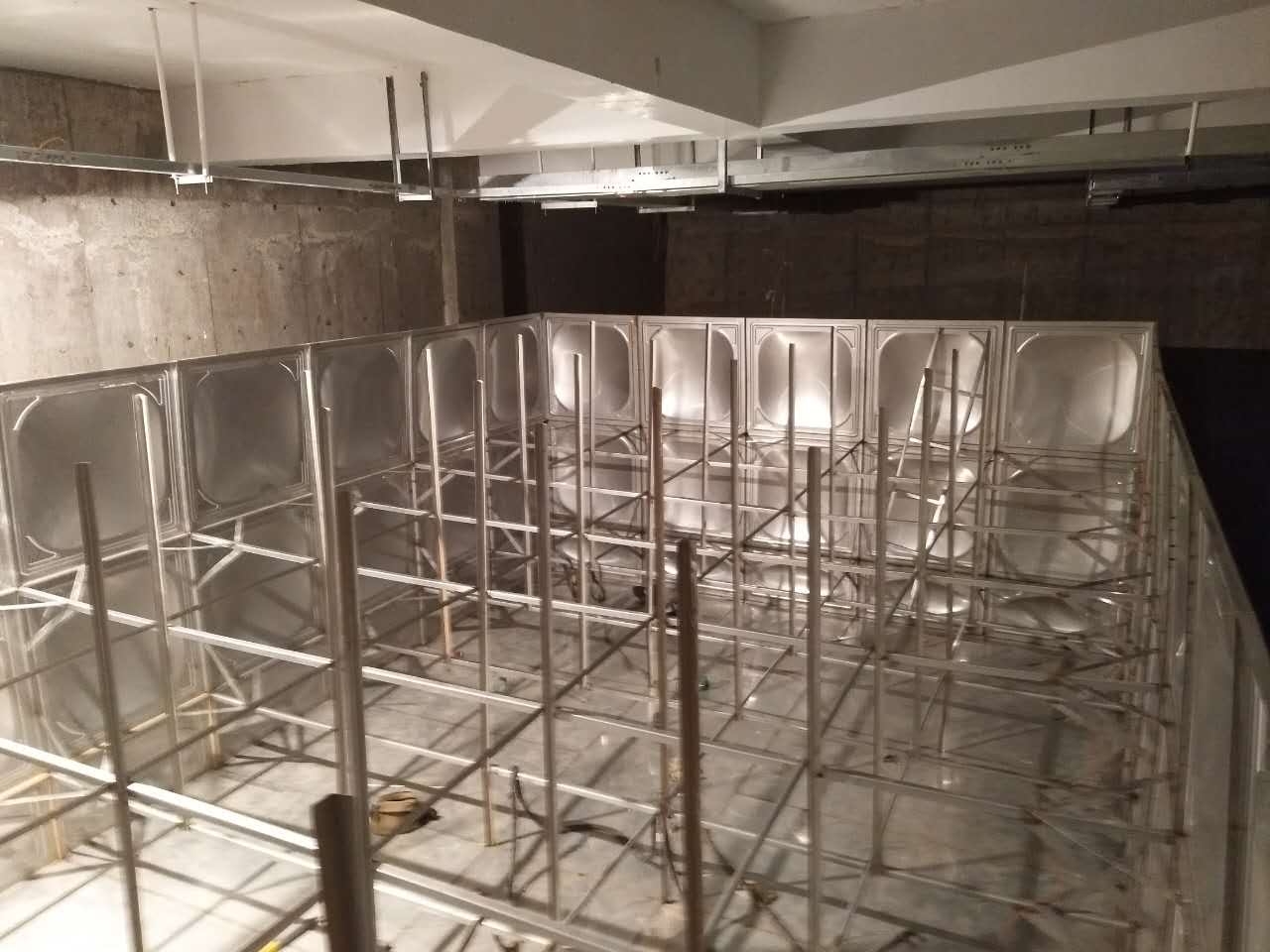 廣西不銹鋼水箱 115立方 內(nèi)拉筋