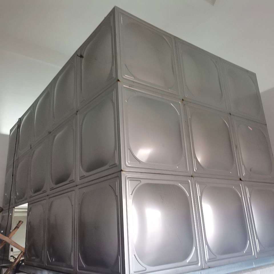 南寧市城西生活垃圾中轉(zhuǎn)站不銹鋼水箱水泵安裝